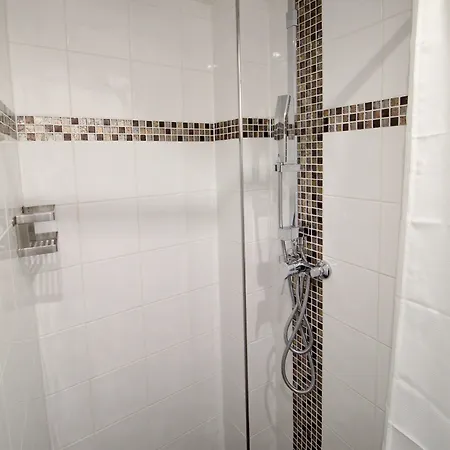 Des Pyrenees * Párizs