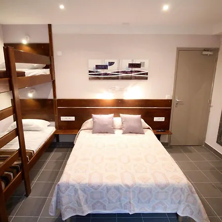 Des Pyrenees * Párizs