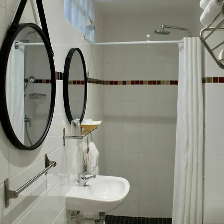 Hotel Des Pyrenees 3*