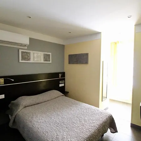 Des Pyrenees Szálloda Párizs