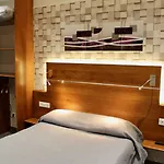 Des Pyrénées Hotel *