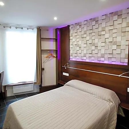 Des Pyrénées Hotel *
