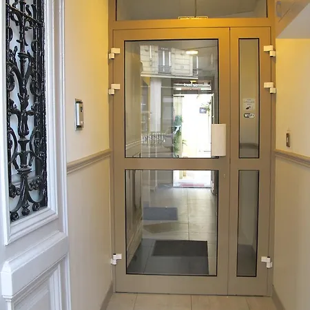 Des Pyrenees Hotel