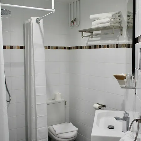 Hotel Des Pyrenees Paris
