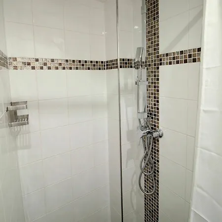 Des Pyrenees Hotel 3*