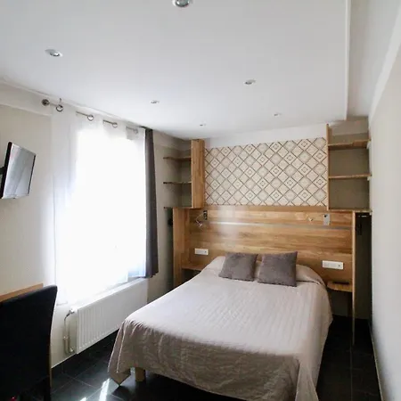 Des Pyrenees Hotel 3*