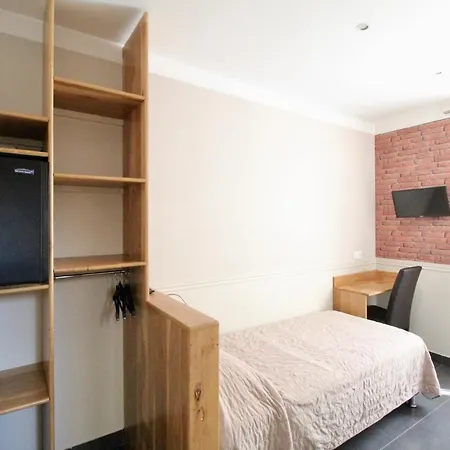 Des Pyrenees Париж