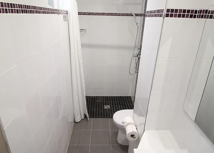 Des Pyrénées Hotel *