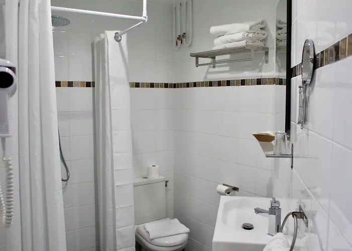 Des Pyrénées Hotel *