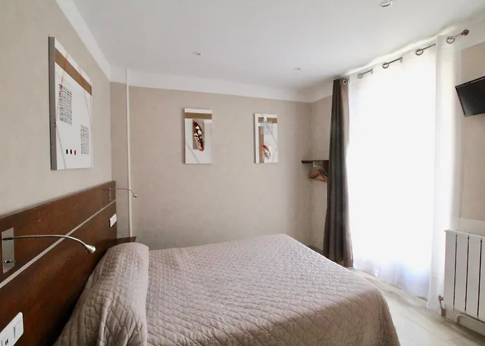 Des Pyrénées Hotel *