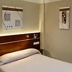 Des Pyrenees Hotel