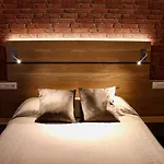 Des Pyrenees Hotel *