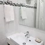 Des Pyrenees Hotel Paris