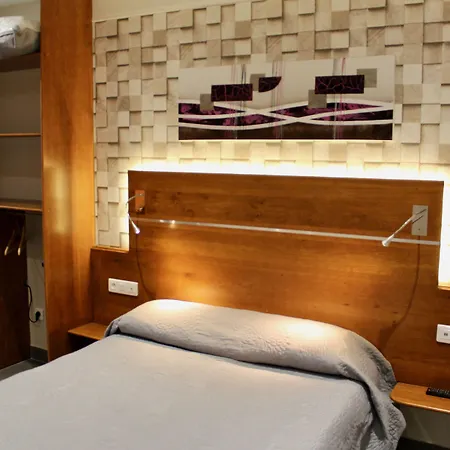 Des Pyrénées Hotel *
